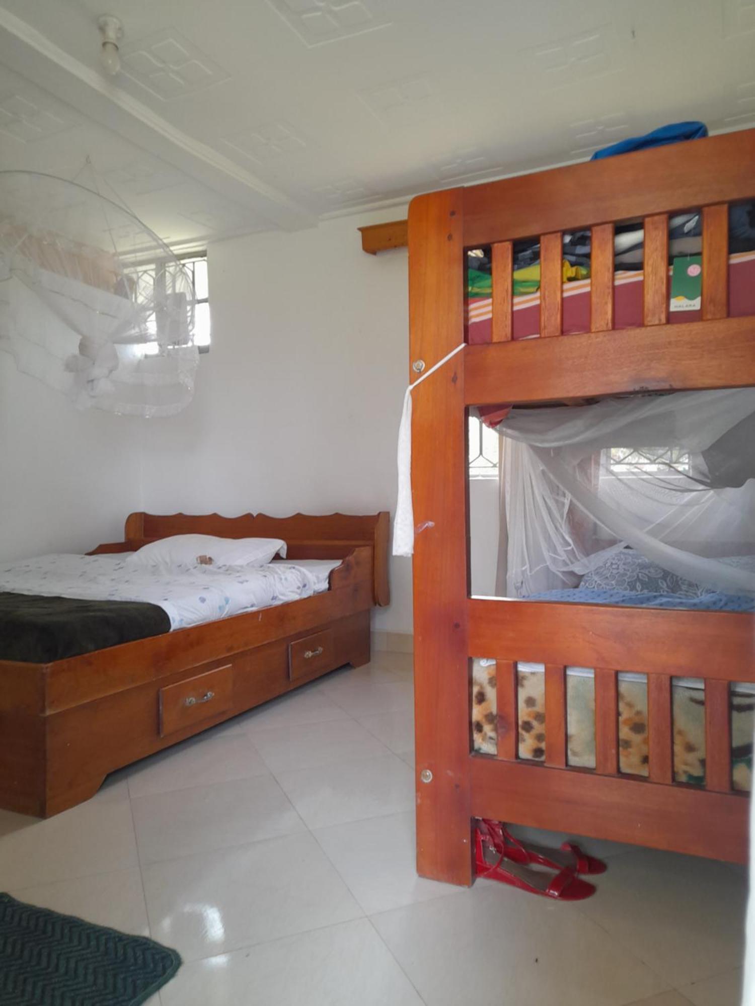 Maasai Villa Backpackers Home Fort Portal Extérieur photo